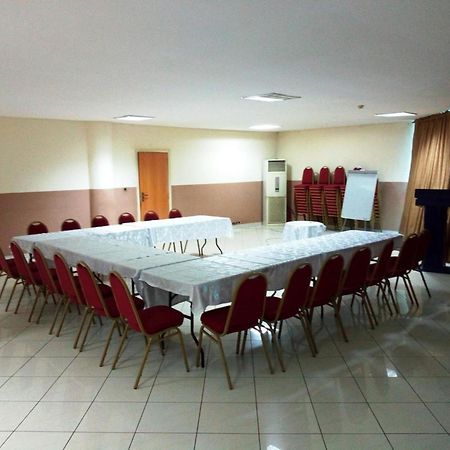 Room In Lodge - Golden Royale Hotel Энугу Экстерьер фото