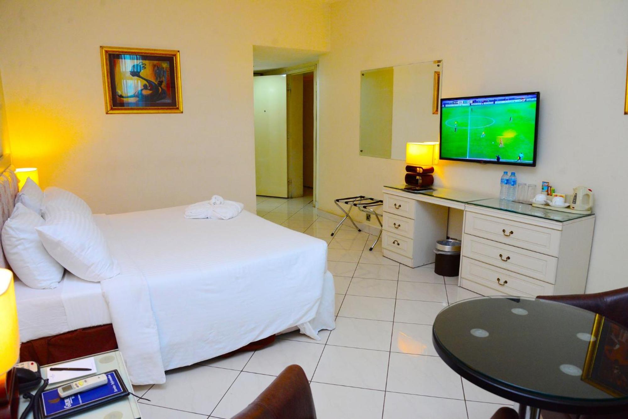 Room In Lodge - Golden Royale Hotel Энугу Экстерьер фото